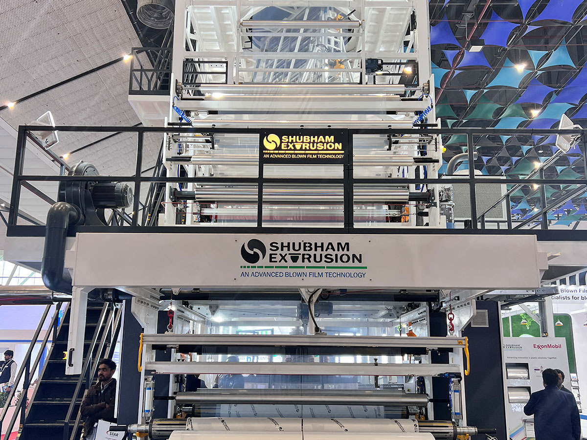 Advanced Technology for 3-Layer Fully Automatic Blown Film Machine